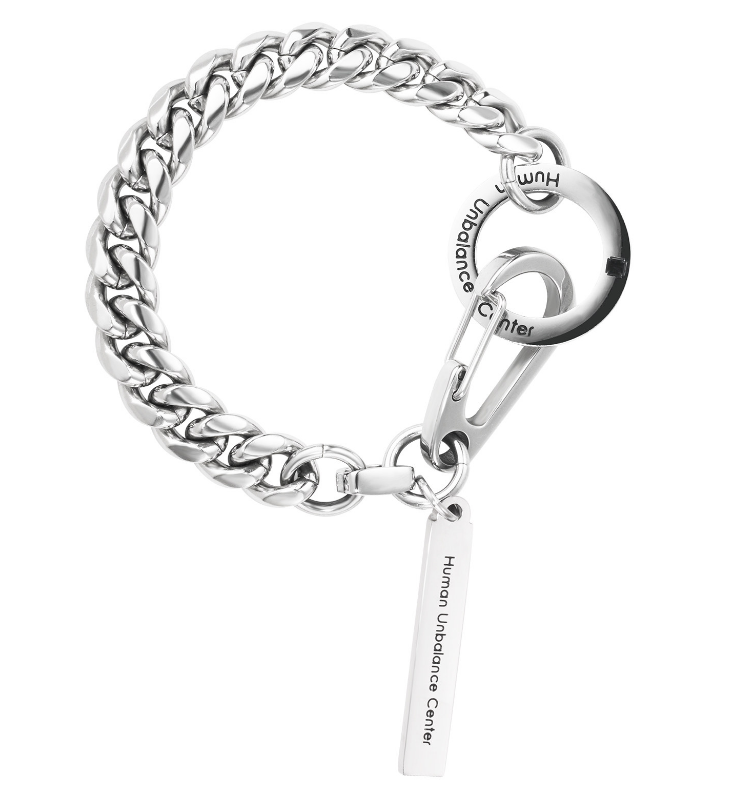 Chunky silver-tone curb-chain bracelet with an oversized ring clasp, carabiner clip, and engraved hanging bar charm.