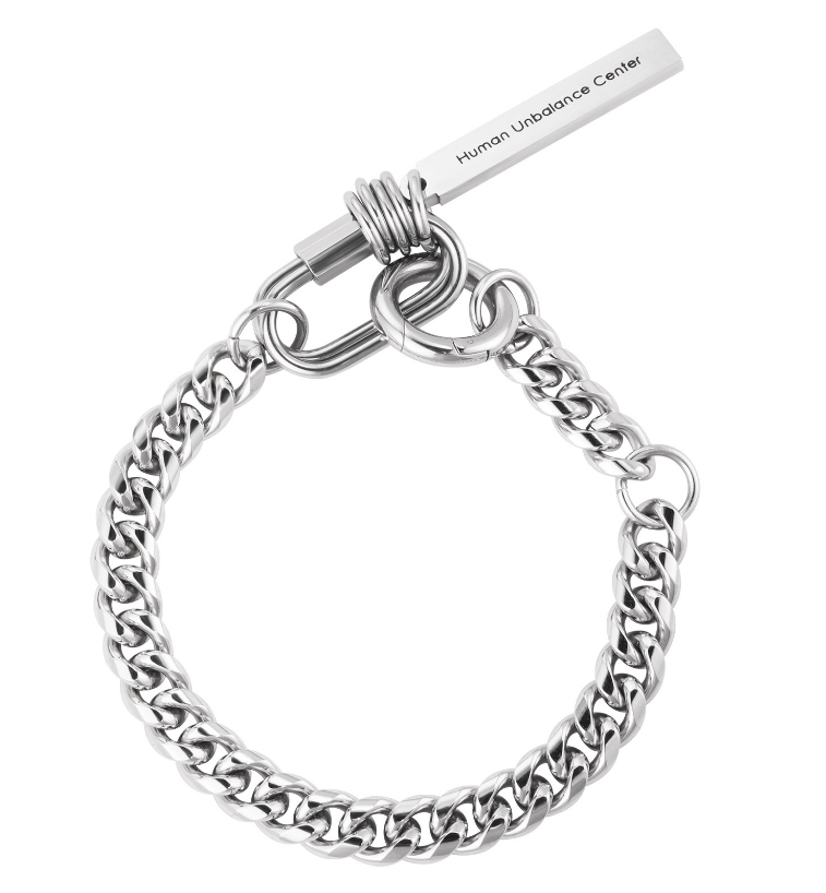 Silver-tone curb-chain bracelet with an oversized ring clasp and engraved T-bar toggle.
