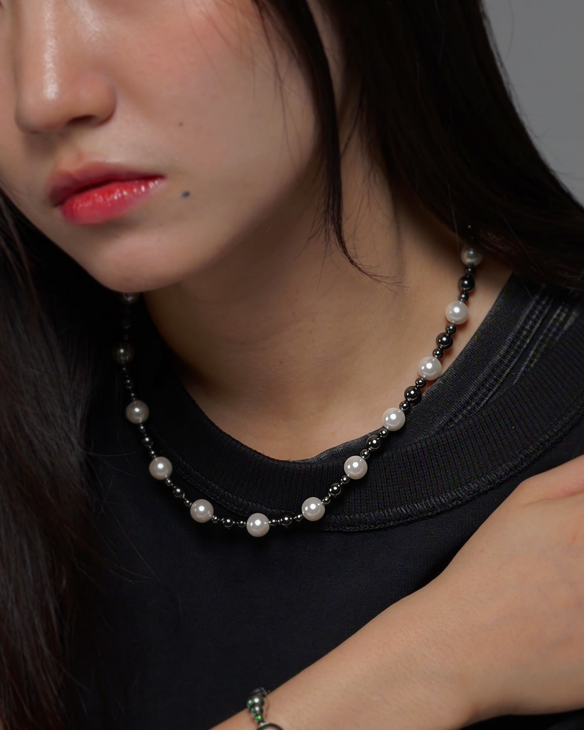 Human Unbalance Dual Pearl Necklace 022 worn